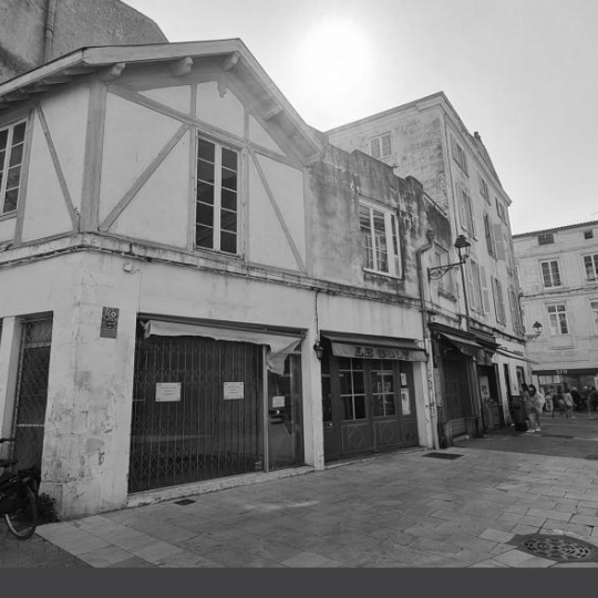  AGENCE IMMOBILIERE DE L'HOTEL DE VILLE : Office | LA ROCHELLE (17000) | 42 m2 | 267 750 € 