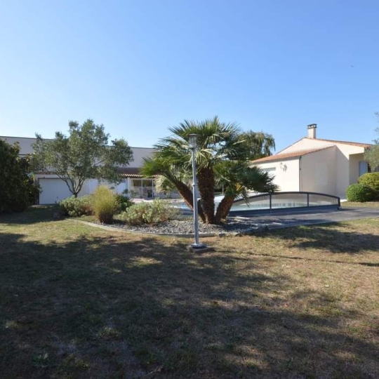  AGENCE IMMOBILIERE DE L'HOTEL DE VILLE : House | AYTRE (17440) | 150 m2 | 695 000 € 