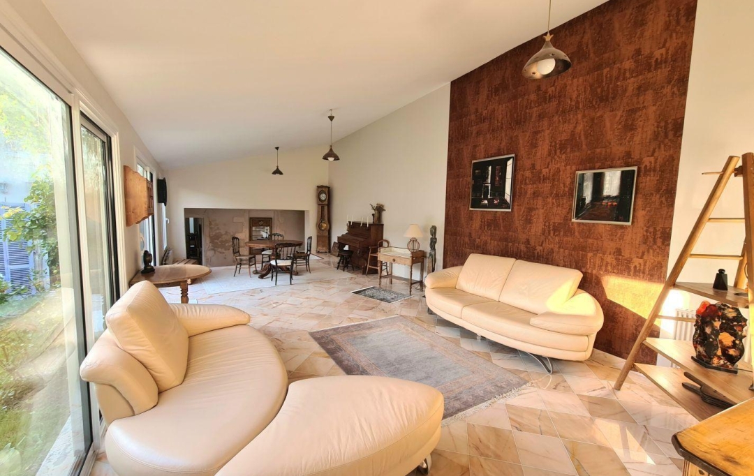 AGENCE IMMOBILIERE DE L'HOTEL DE VILLE : Maison / Villa | LA ROCHELLE (17000) | 239 m2 | 1 440 000 € 