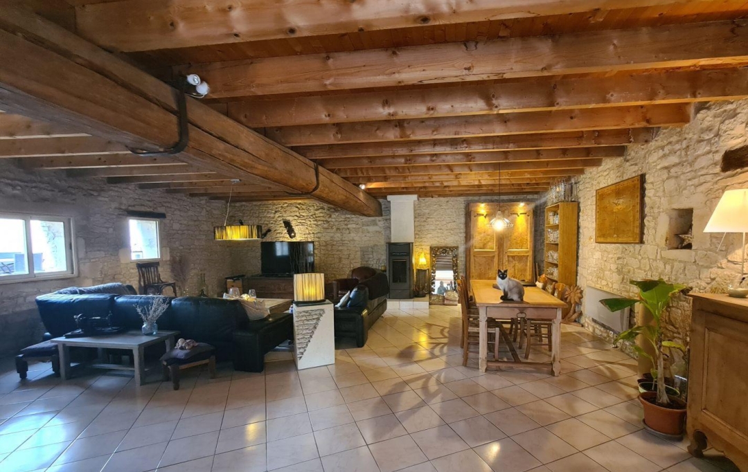 AGENCE IMMOBILIERE DE L'HOTEL DE VILLE : House | SAINTE-SOULLE (17220) | 178 m2 | 436 800 € 