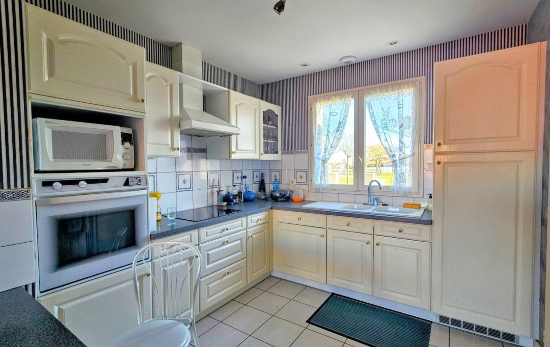 AGENCE IMMOBILIERE DE L'HOTEL DE VILLE : Maison / Villa | LA ROCHELLE (17000) | 77 m2 | 70 000 € 