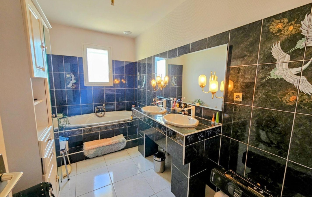 AGENCE IMMOBILIERE DE L'HOTEL DE VILLE : Maison / Villa | LA ROCHELLE (17000) | 77 m2 | 70 000 € 