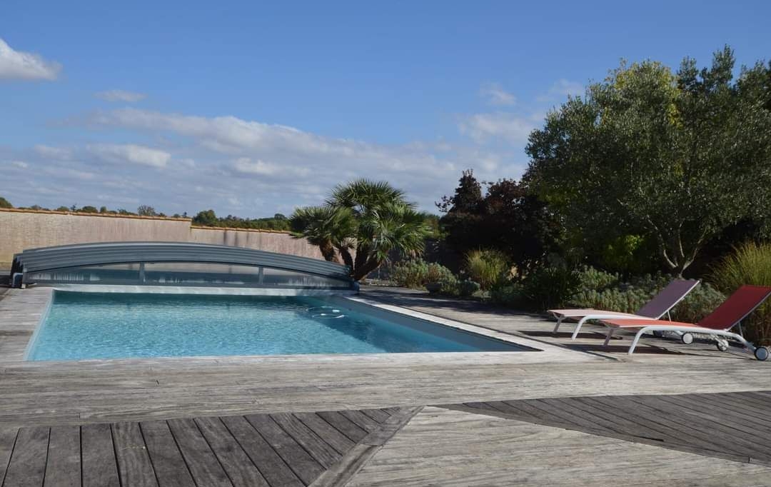 AGENCE IMMOBILIERE DE L'HOTEL DE VILLE : House | AYTRE (17440) | 150 m2 | 695 000 € 