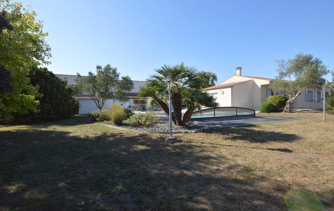 AGENCE IMMOBILIERE DE L'HOTEL DE VILLE : House | AYTRE (17440) | 150 m2 | 695 000 € 