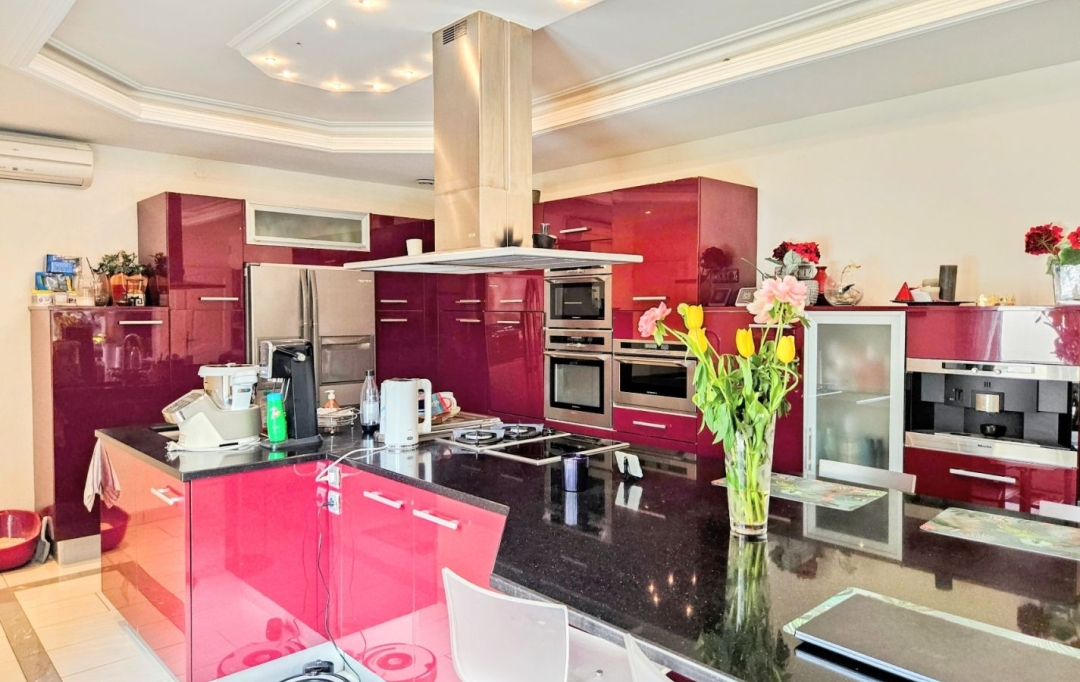 AGENCE IMMOBILIERE DE L'HOTEL DE VILLE : House | AYTRE (17440) | 150 m2 | 695 000 € 