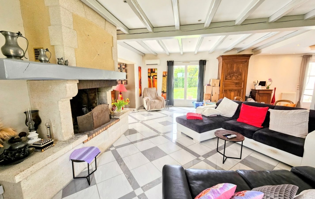 AGENCE IMMOBILIERE DE L'HOTEL DE VILLE : House | AYTRE (17440) | 150 m2 | 695 000 € 