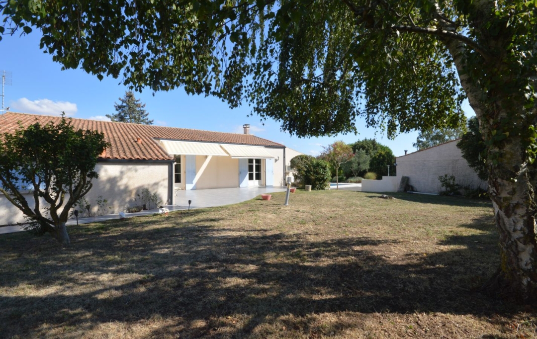 AGENCE IMMOBILIERE DE L'HOTEL DE VILLE : House | AYTRE (17440) | 150 m2 | 695 000 € 