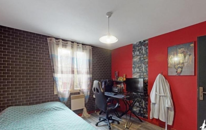 AGENCE IMMOBILIERE DE L'HOTEL DE VILLE : House | SURGERES (17700) | 122 m2 | 332 000 € 
