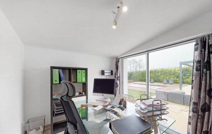 AGENCE IMMOBILIERE DE L'HOTEL DE VILLE : House | SURGERES (17700) | 122 m2 | 332 000 € 