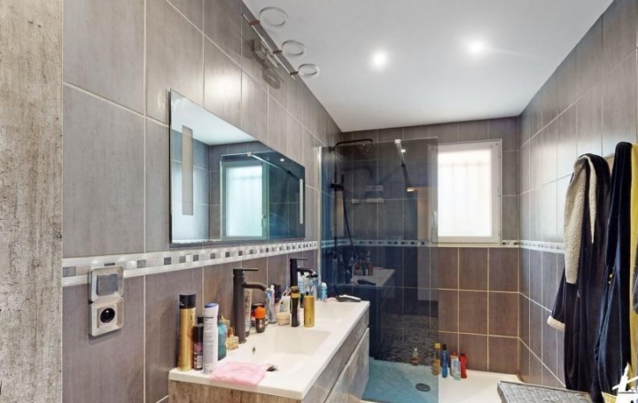 AGENCE IMMOBILIERE DE L'HOTEL DE VILLE : House | SURGERES (17700) | 122 m2 | 332 000 € 