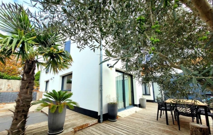  AGENCE IMMOBILIERE DE L'HOTEL DE VILLE Maison / Villa | LA ROCHELLE (17000) | 135 m2 | 666 000 € 