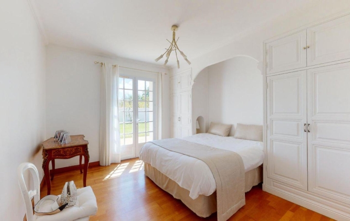 AGENCE IMMOBILIERE DE L'HOTEL DE VILLE : House | LA ROCHELLE (17000) | 220 m2 | 998 000 € 