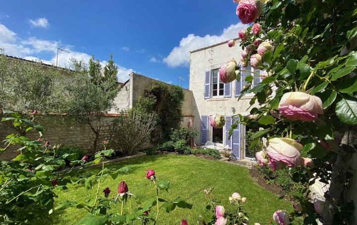 Maison LA ROCHELLE 239 m2 1 440 000 € Maison LA ROCHELLE 239 m2 1 440 000 €